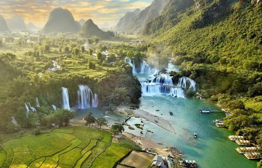 Toàn cảnh thác Bản Giốc tuyệt đẹp, vẻ đẹp của thiên nhiên núi rừng Cao Bằng

