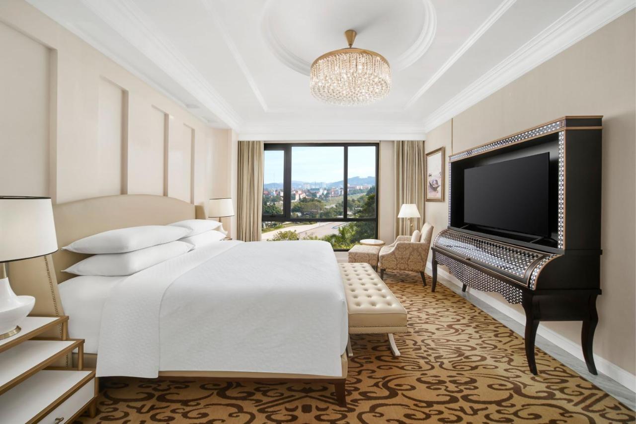 Phòng Deluxe Twin Skyline View mang đến không gian nghỉ ngơi hoàn hảo