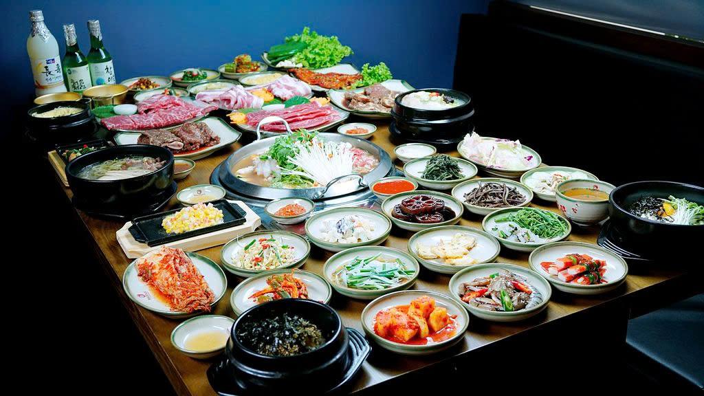 Các món ăn đặc sắc giữa ẩm thực phương Tây và phương Đông