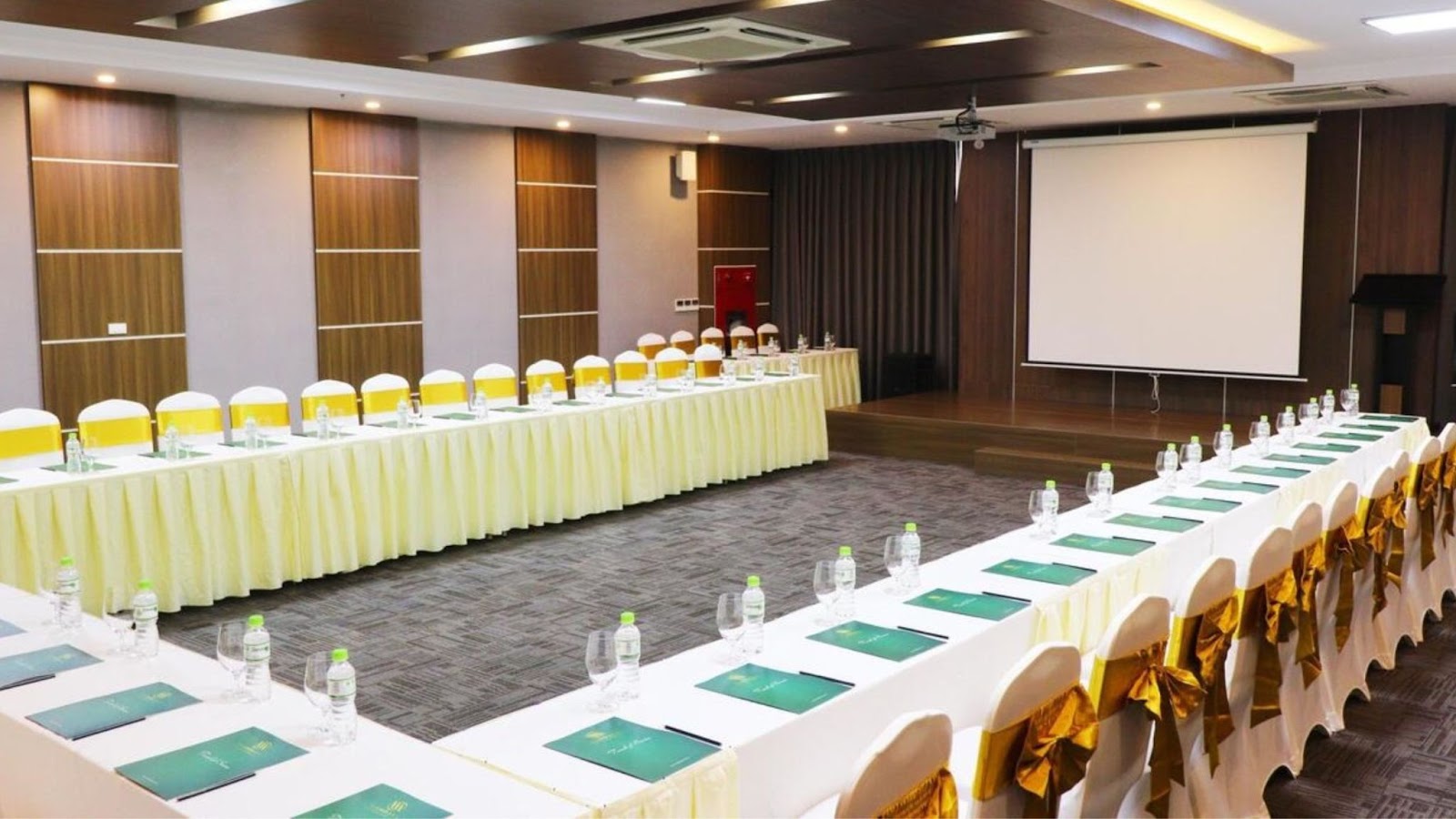 Đội ngũ nhân viên thân thiện và nhiệt tình