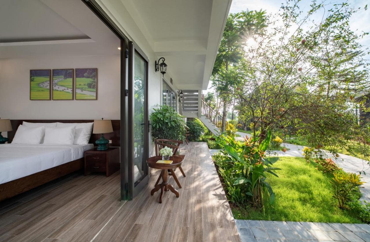 Khung cảnh sân vườn xanh mát thông thoáng của Deluxe Double Garden View