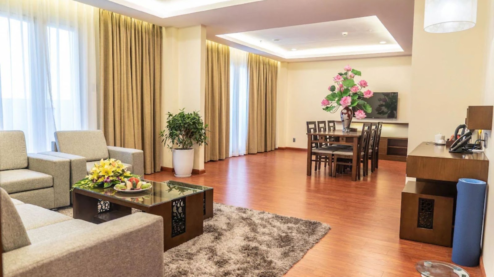 Không gian rộng rãi của phòng Royal Suite
