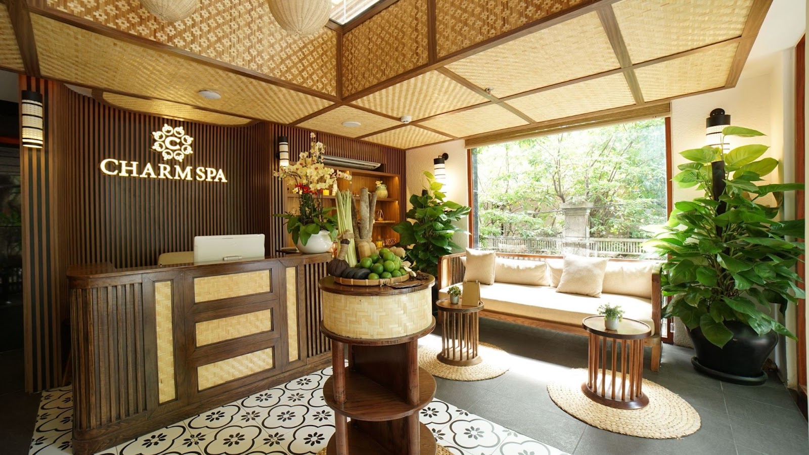 Quầy lễ tân tại Charm Spa
