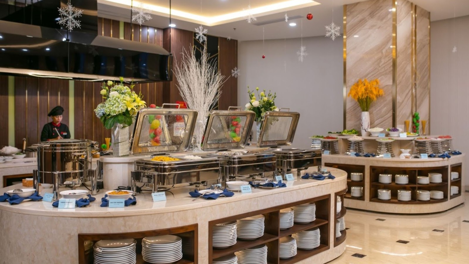 Quầy buffet đa dạng các món ăn cho mọi khẩu vị khách hàng
