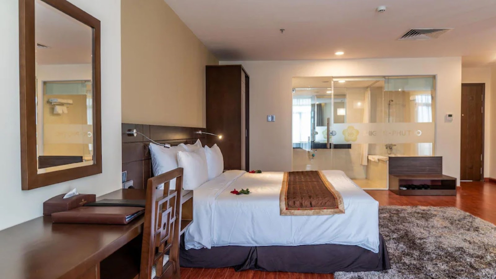 Phòng Suite trang bị giường cỡ king
