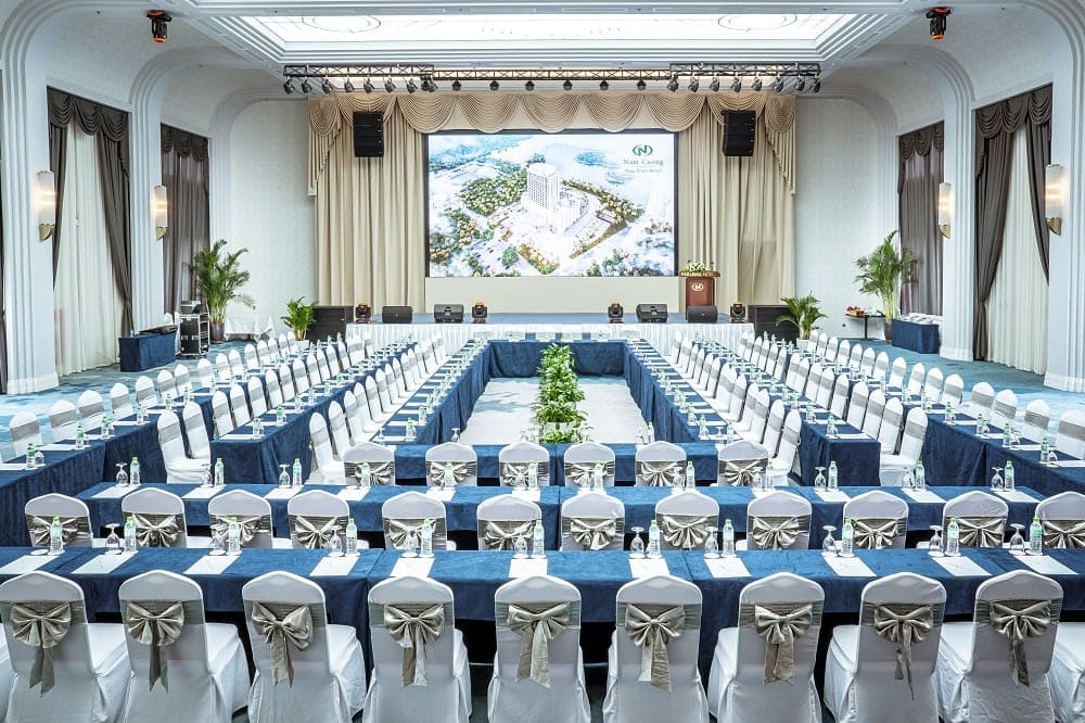 Phòng họp cỡ lớn sẵn sàng phục vụ khách hàng tại Nam Cường Nam Định Hotel