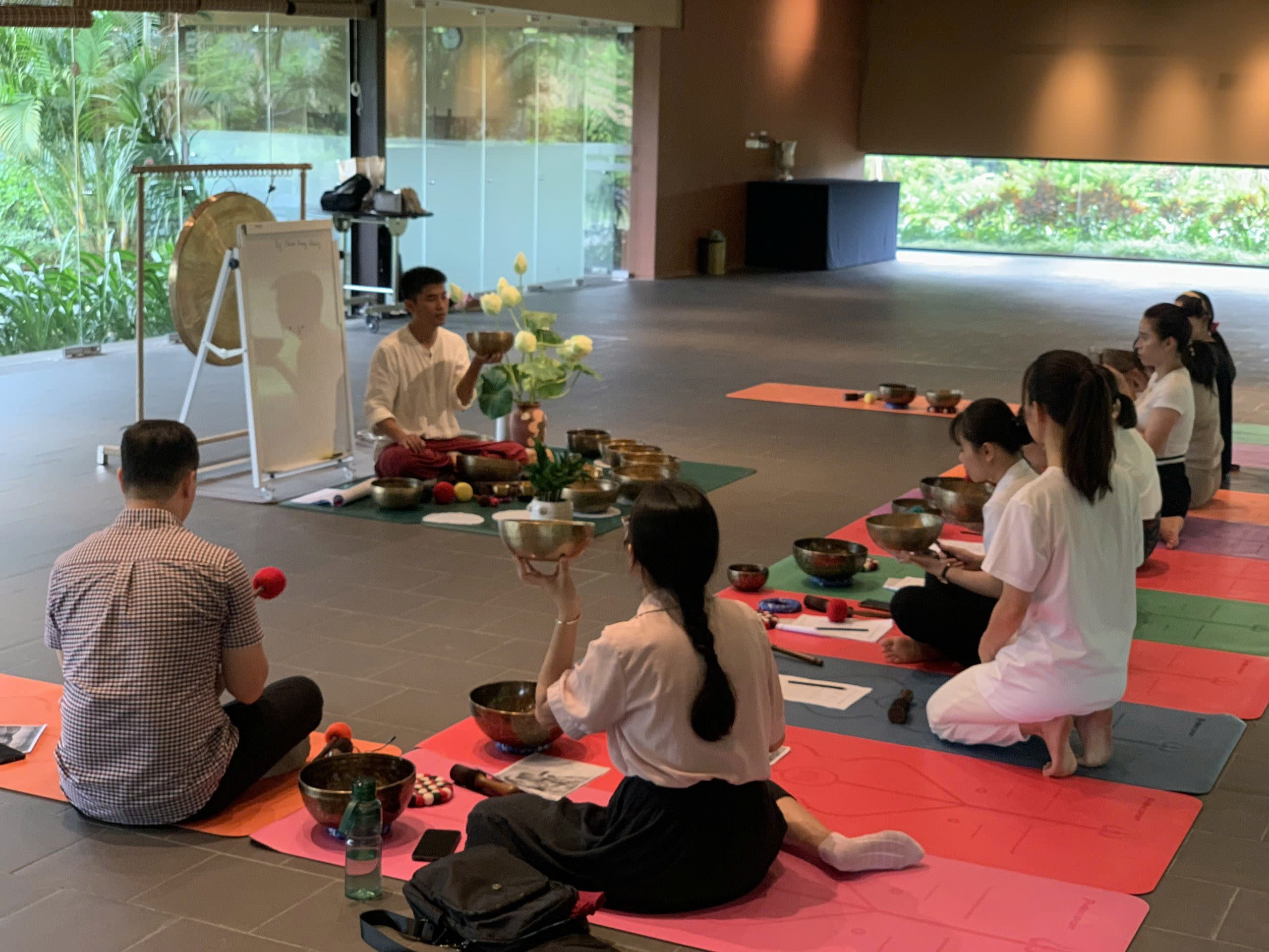 Mandala Retreats Kim Bôi tổ chức các lớp học yoga và thiền hàng ngày, phù hợp với mọi cấp độ